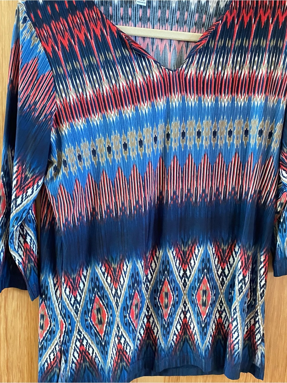 Vibrant Indigo & Coral Aztec Print V-Neck Top. 19” bust line. GUC